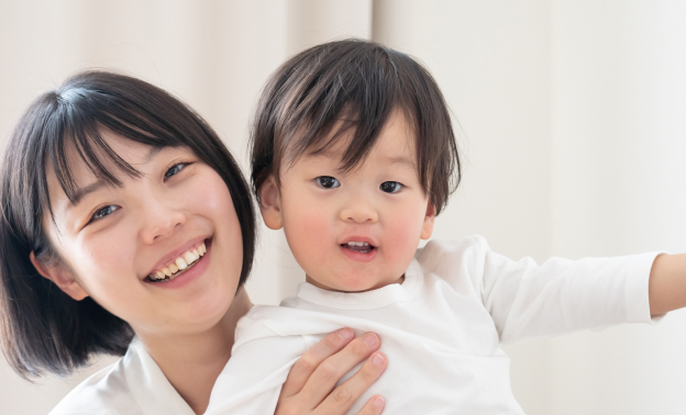 お母さんと子供が英語で話している